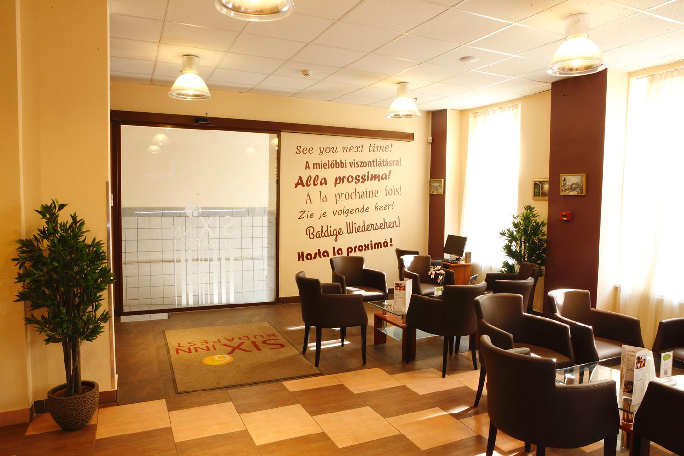 Six-Inn-Hotel-Lobby-7