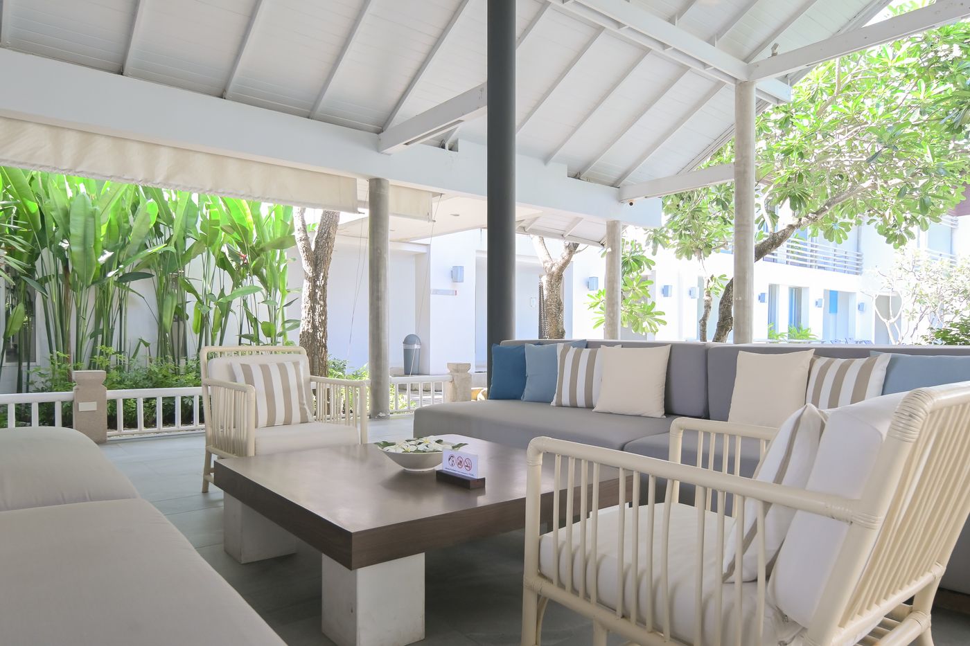 Ramada-by-Wyndham-Phuket-Southsea-Lobby-14