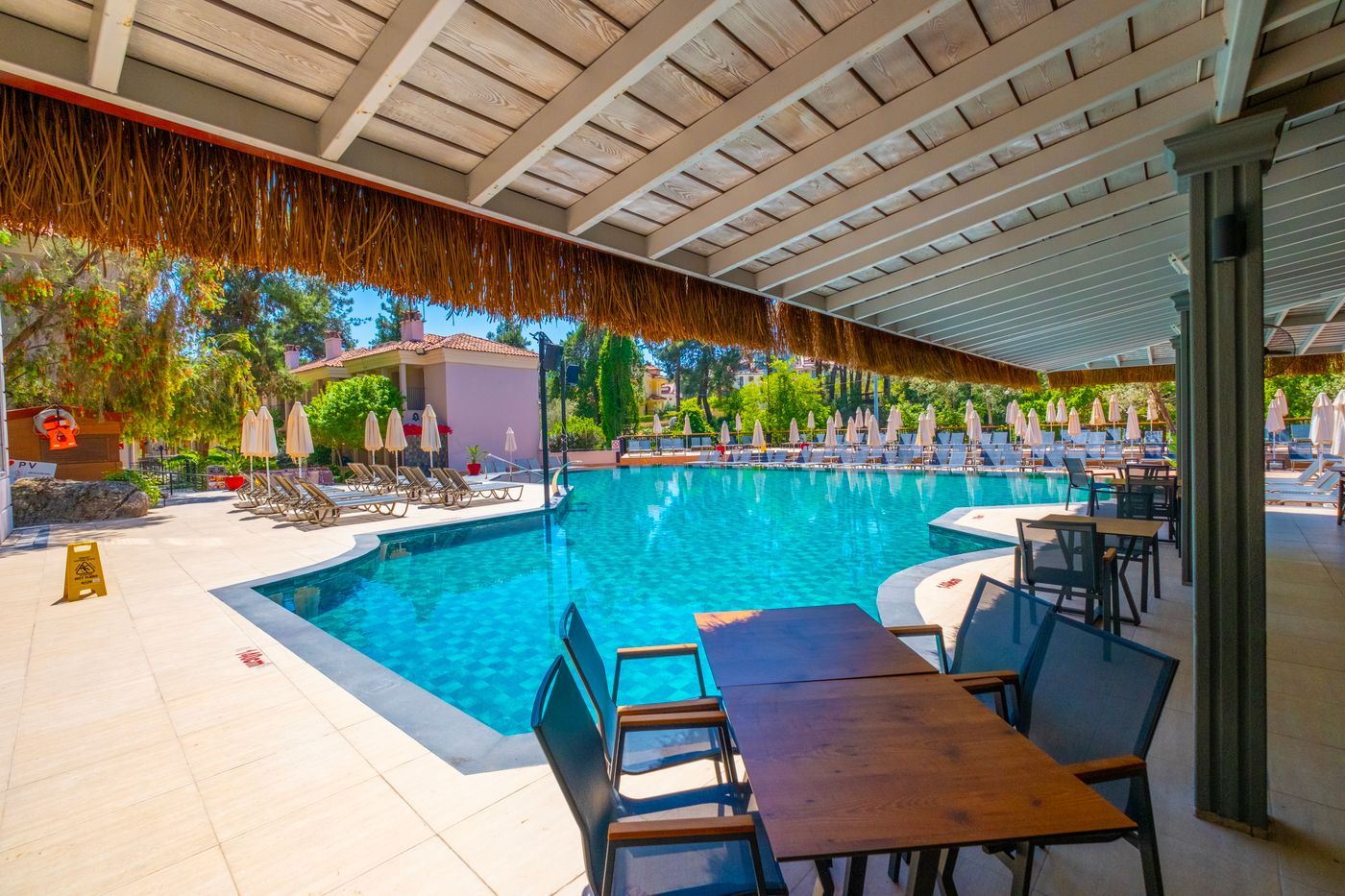 Snack Restaurat & Pool.jpg