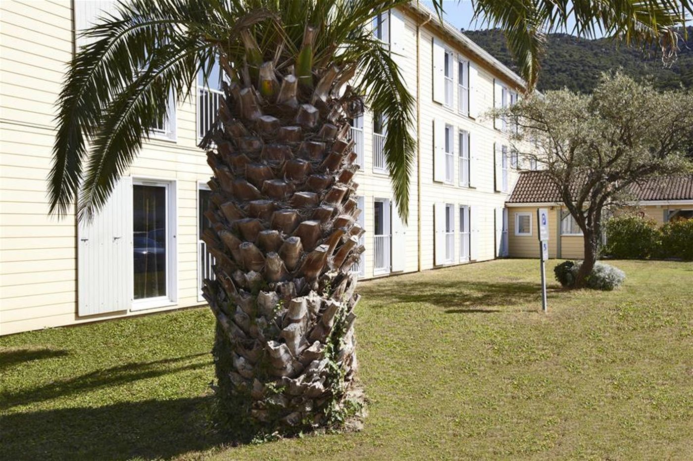 Kyriad Marseille Est Aubagne Gémenos-France-GÉMENOS-General view-4