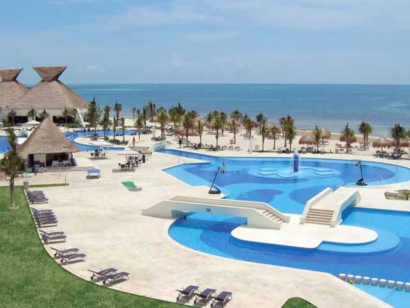 Bluebay Grand Esmeralda