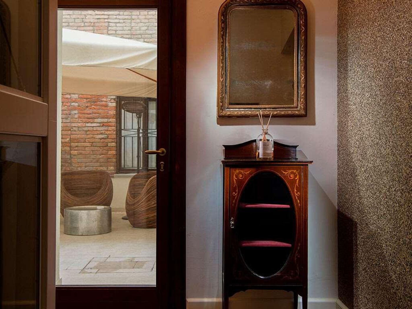 Sonder-Salute-Palace-Bar-5