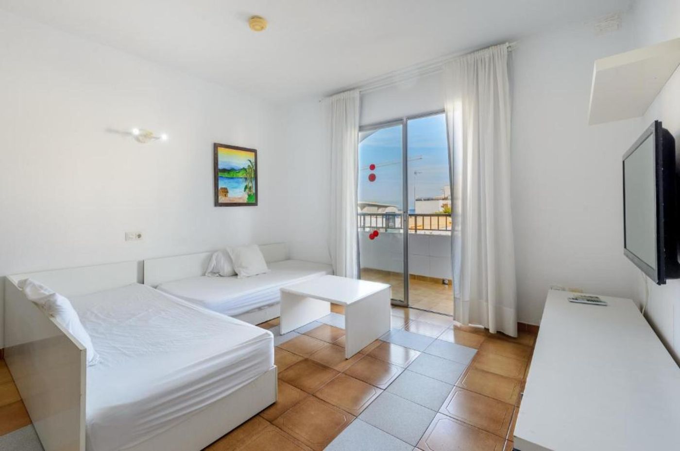 Apartamentos-San-Antonio-Beach-Room-16