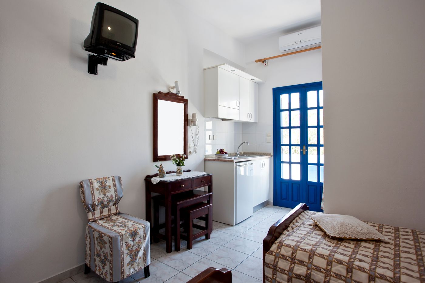 Ancient-Thira-Room-7