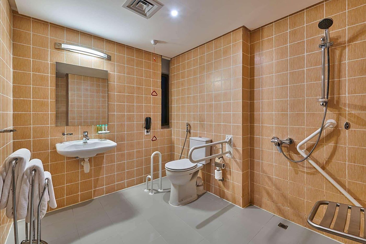 Ramada-Hotel---Suites-by-Wyndham-Dubai-JBR-Room-15