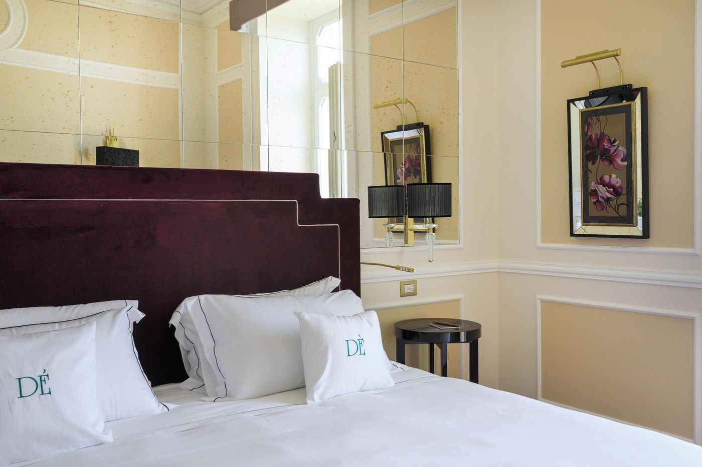 Des-Etrangers-Hotel---Spa-Room-16