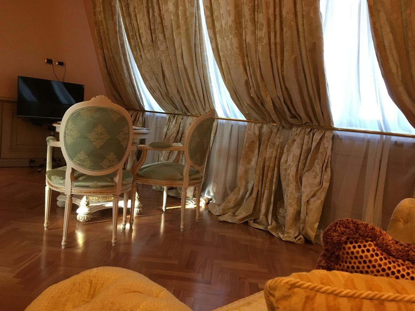 Andreola-Central-Hotel-Room-14