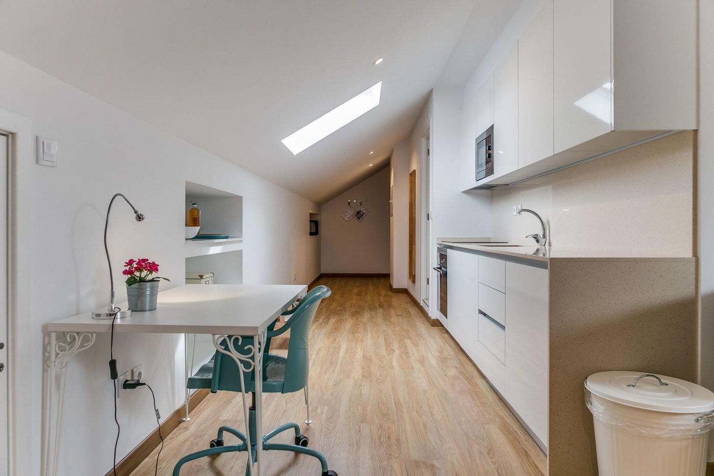 Home-Out-Rooms---Apartments-Room-86