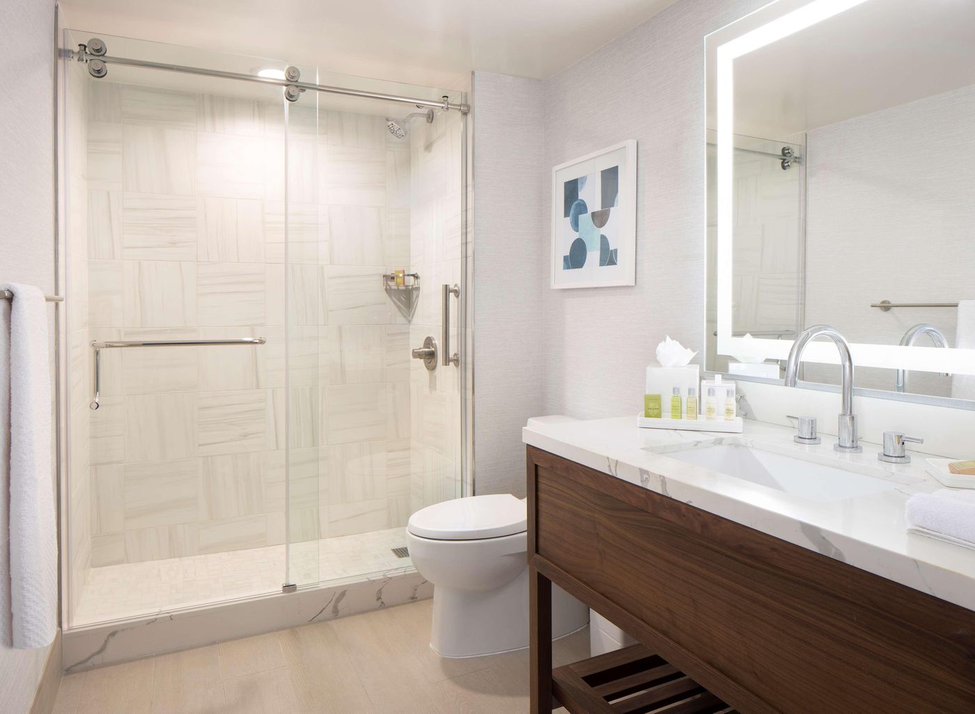 Hilton-Santa-Monica-Hotel---Suites-Room-42