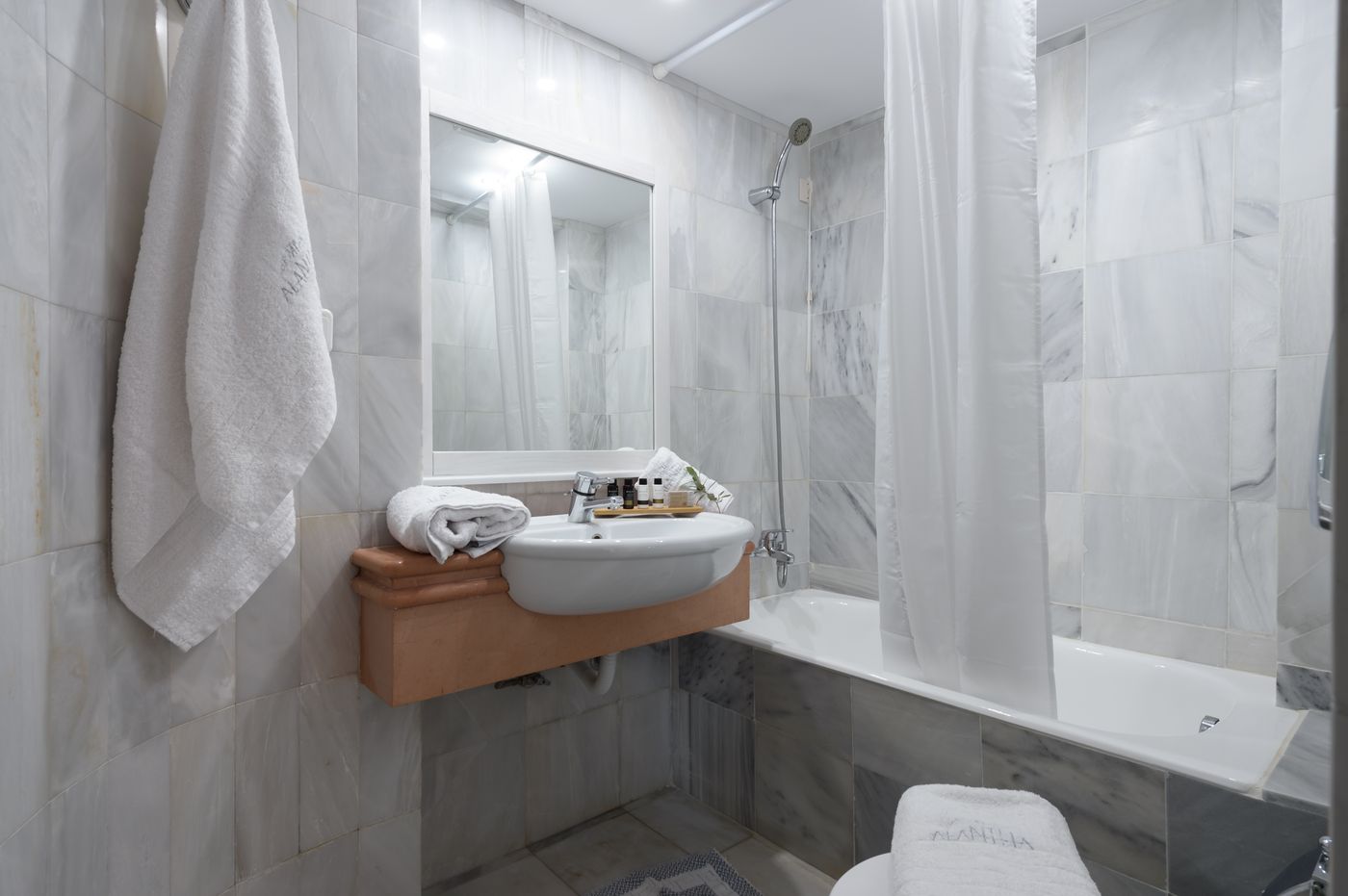 Alantha-Apts-Room-19