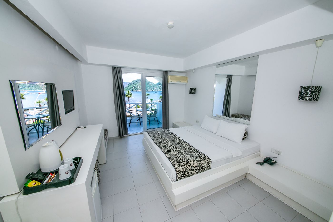 Casa and Blanca Hotel - Adults Only (13+)