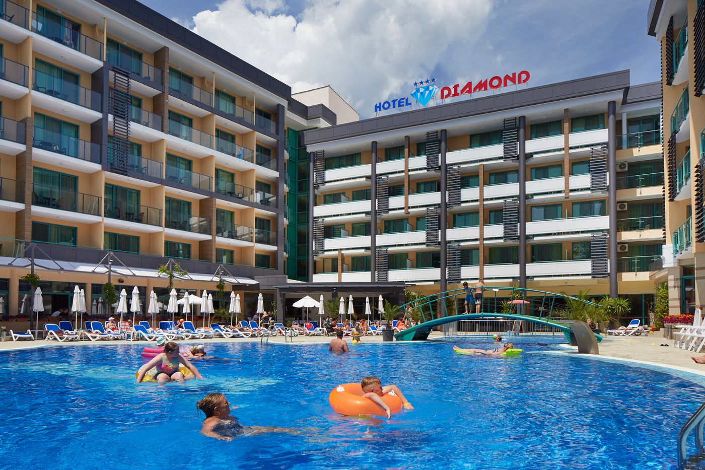 Diamond-Hotel-Pool-2