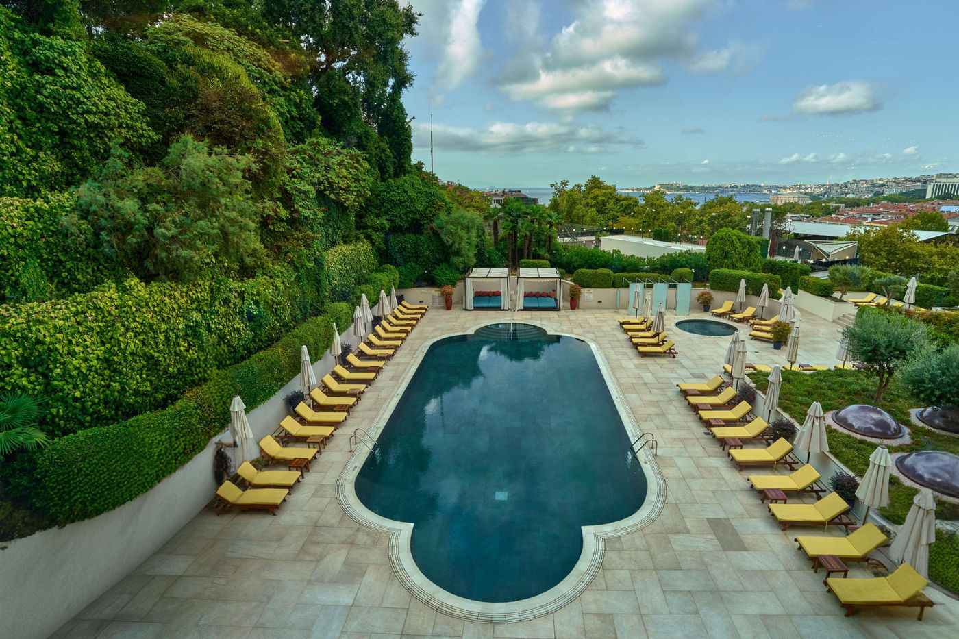 Conrad-Istanbul-Bosphorus-Pool-109