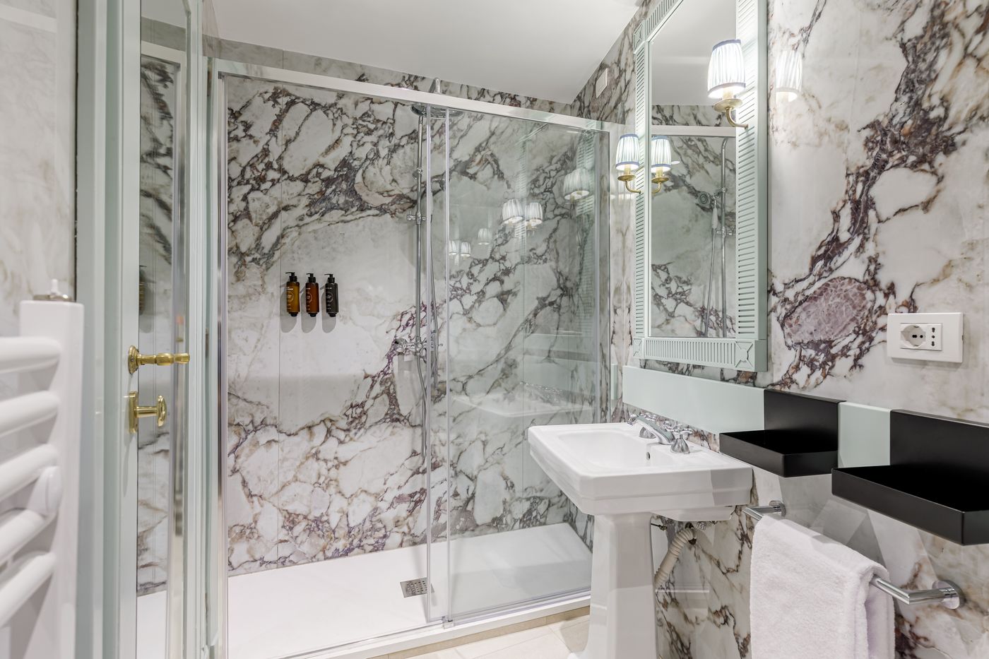 Room-Mate-Isabella-Room-45