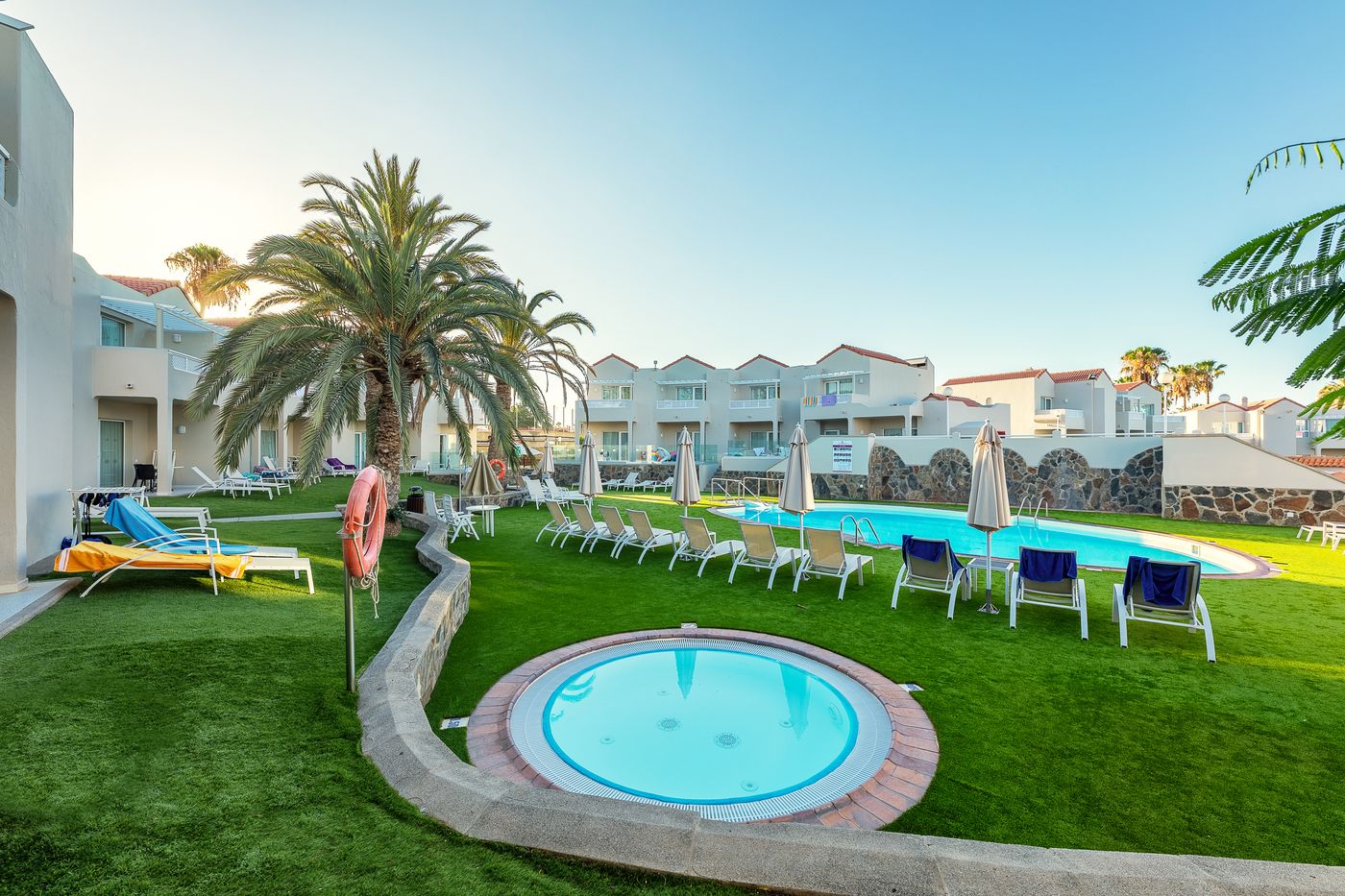 Apartamentos-Koala-Garden-LIVVO-Home-Collection-Pool-7