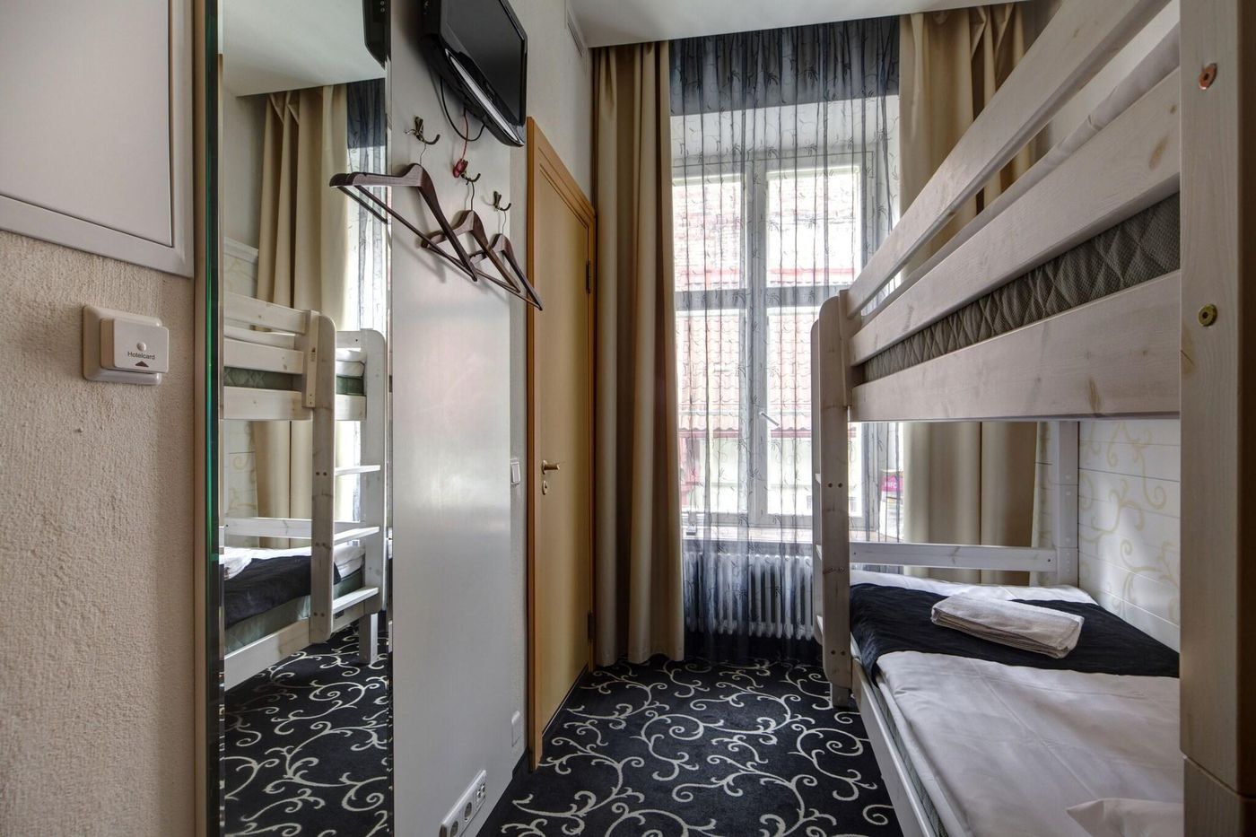 Meriton-Old-Town-Garden-Room-7