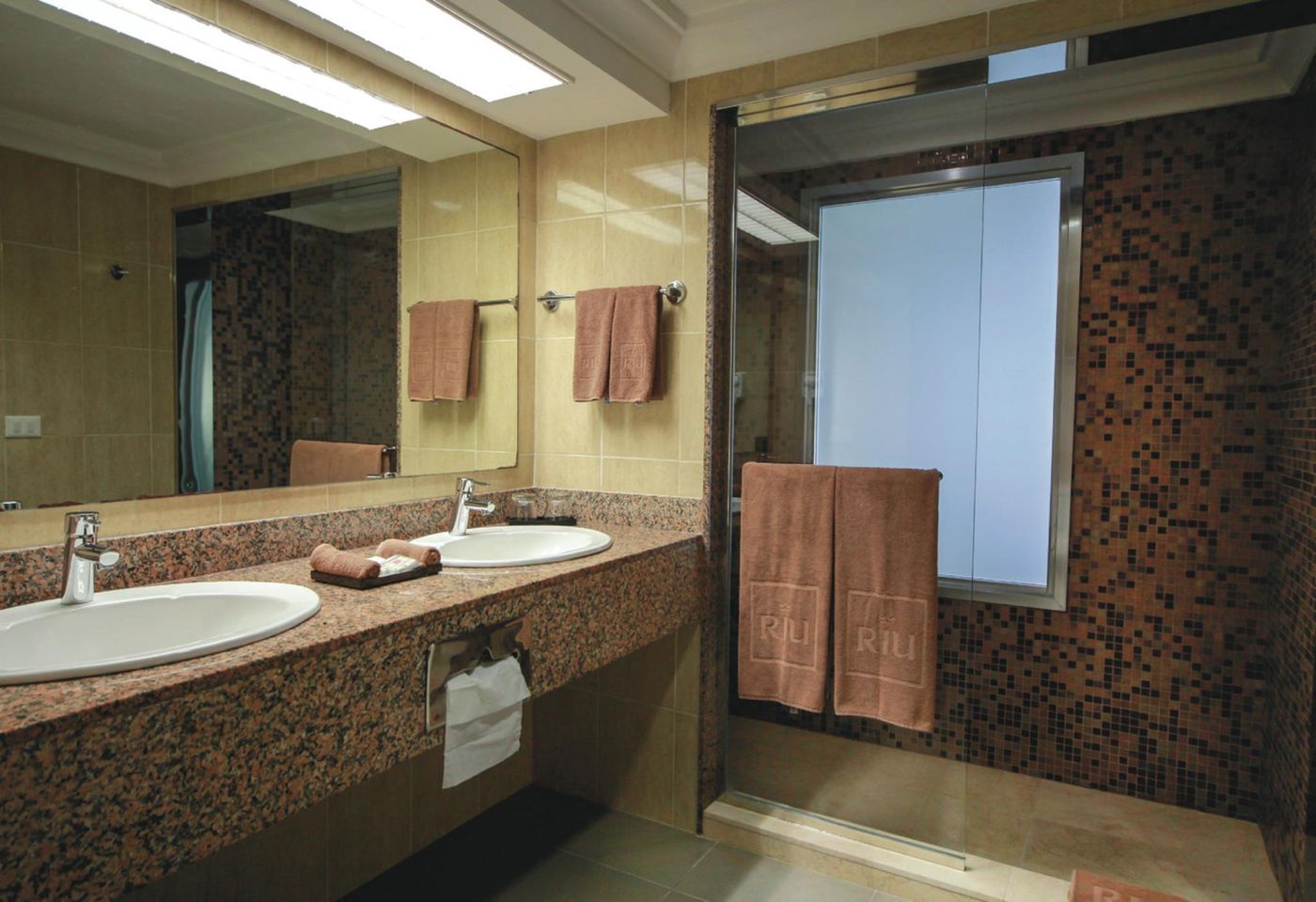 Riu-Cancun-All-Inclusive-Room-11