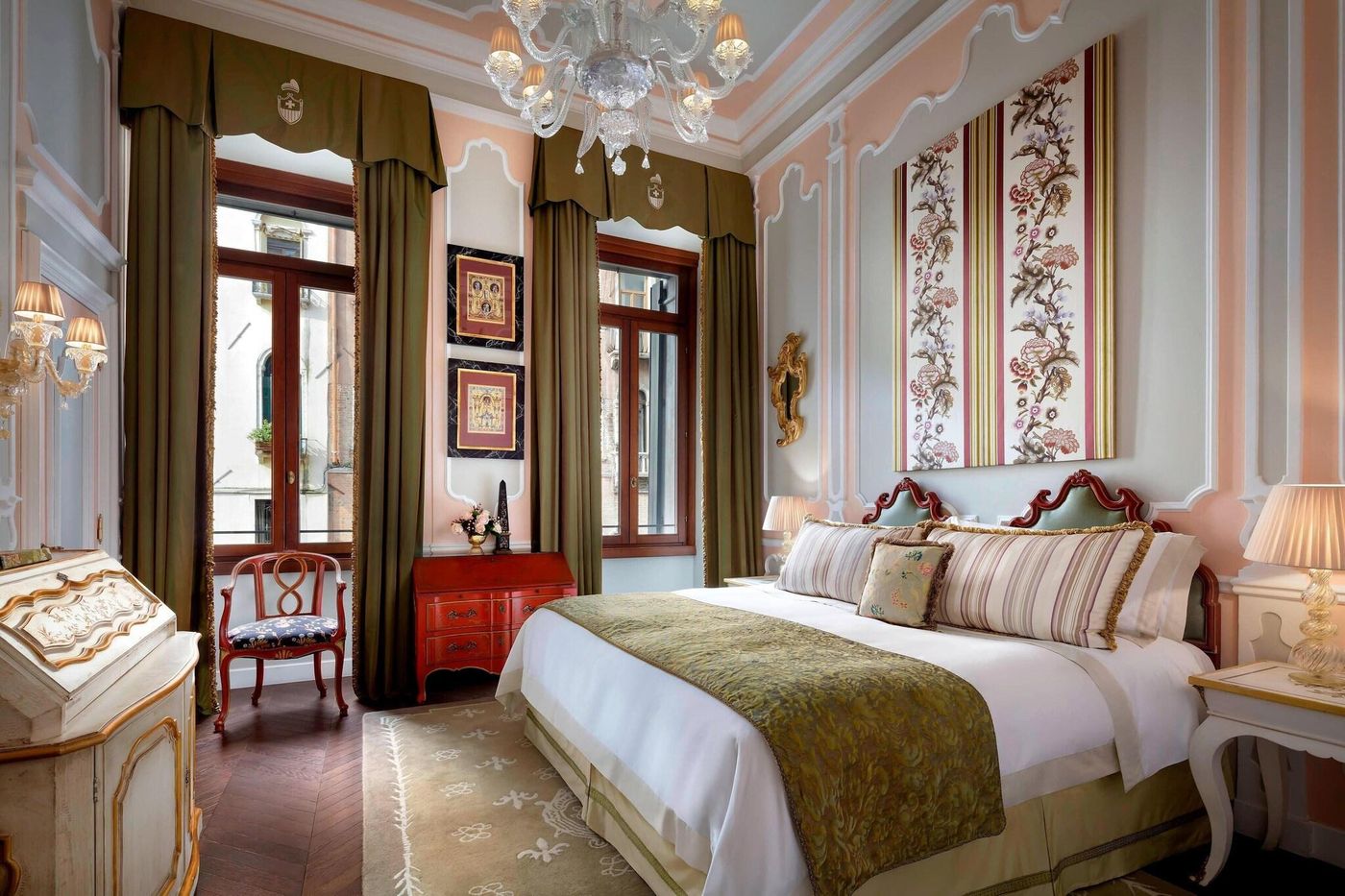 The-Gritti-Palace--a-Luxury-Collection-Hotel-Room-31