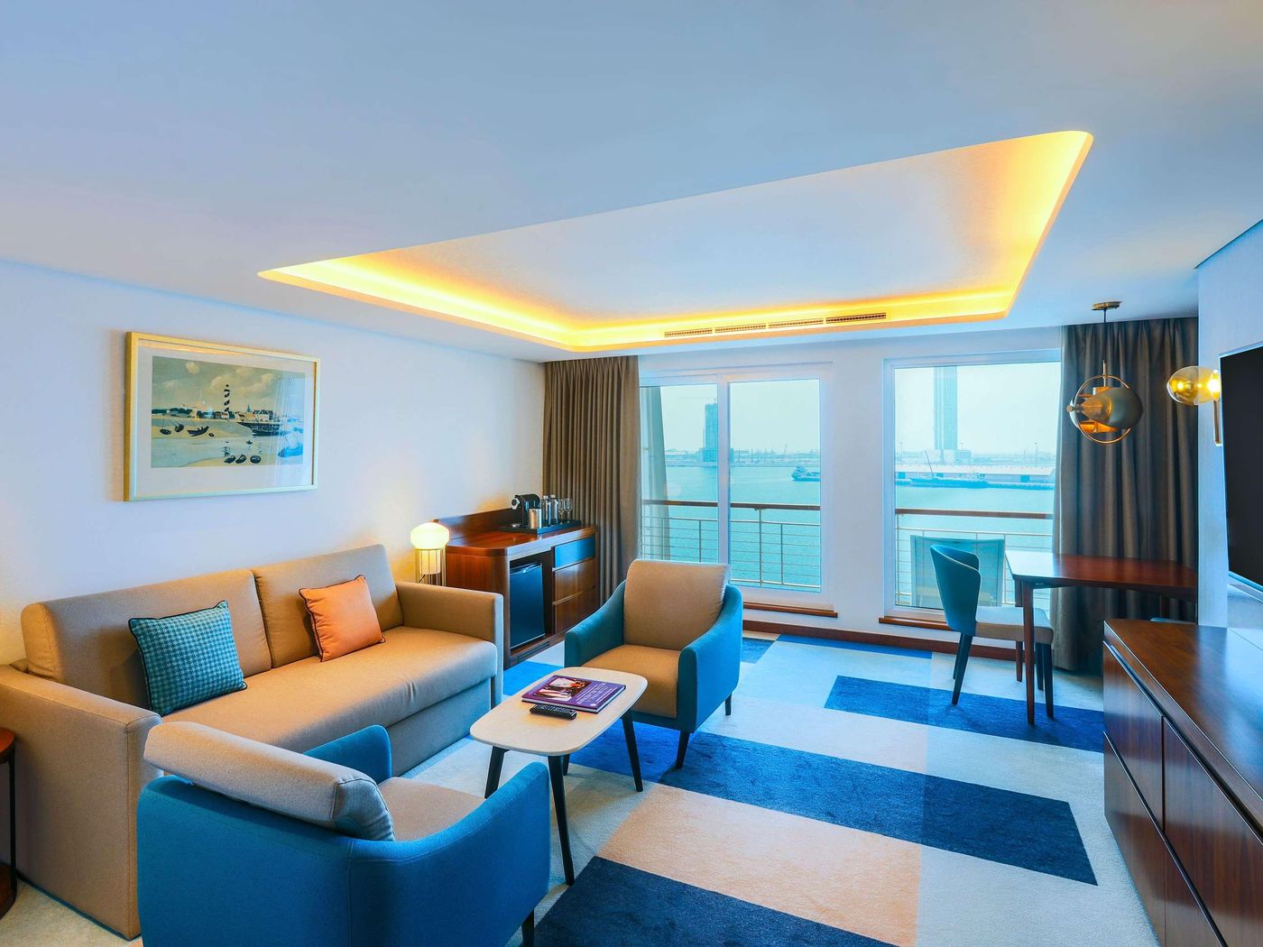 Queen-Elizabeth-2-Hotel-Room-17