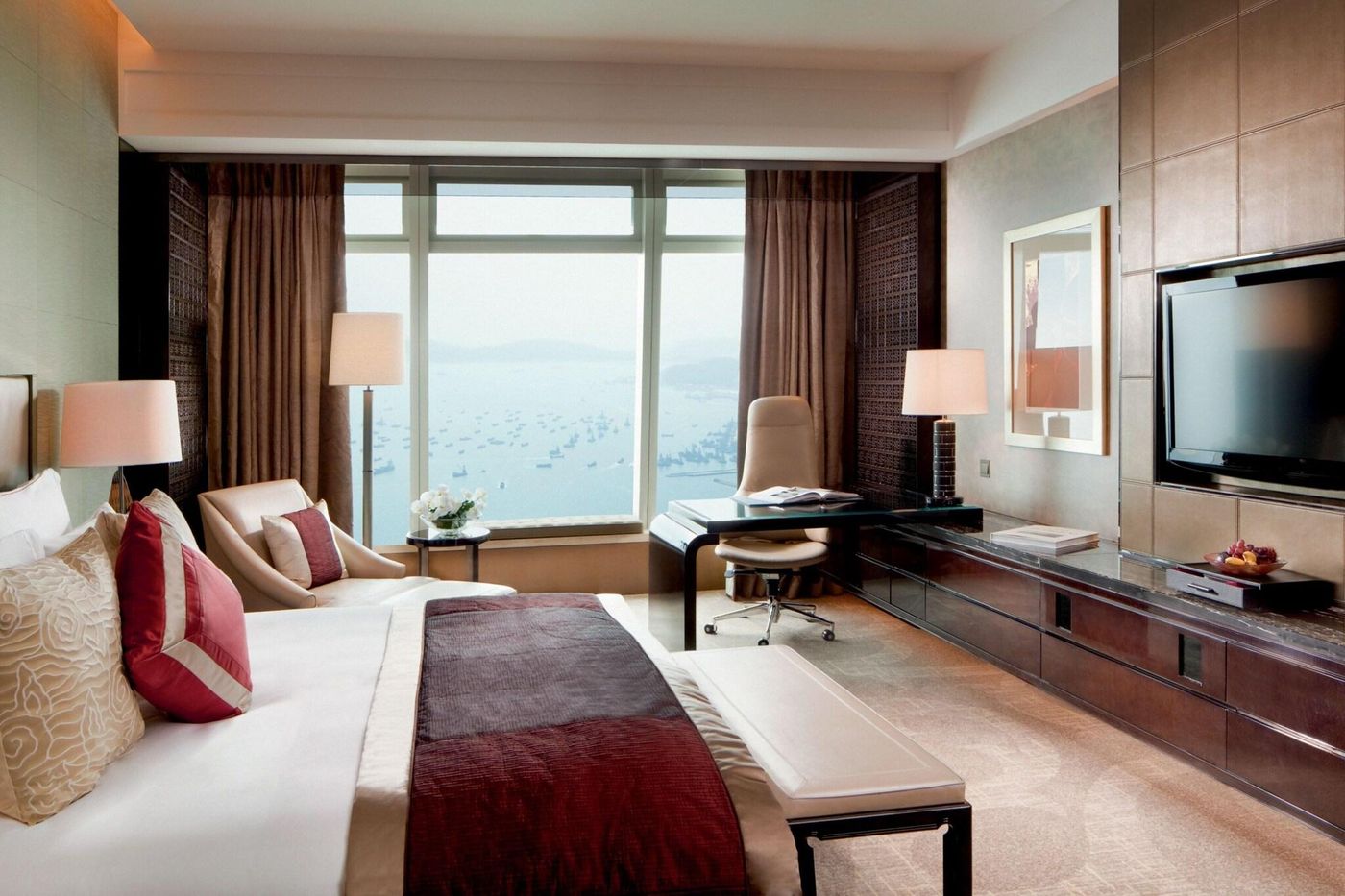 The-Ritz-Carlton--Hong-Kong-Room-34