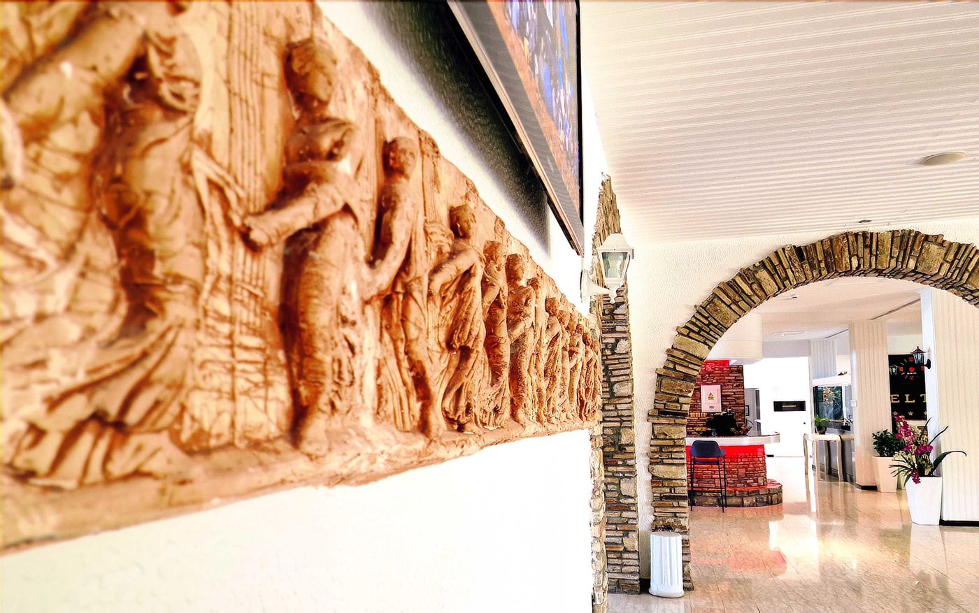 Sveltos-Hotel-Lobby-60