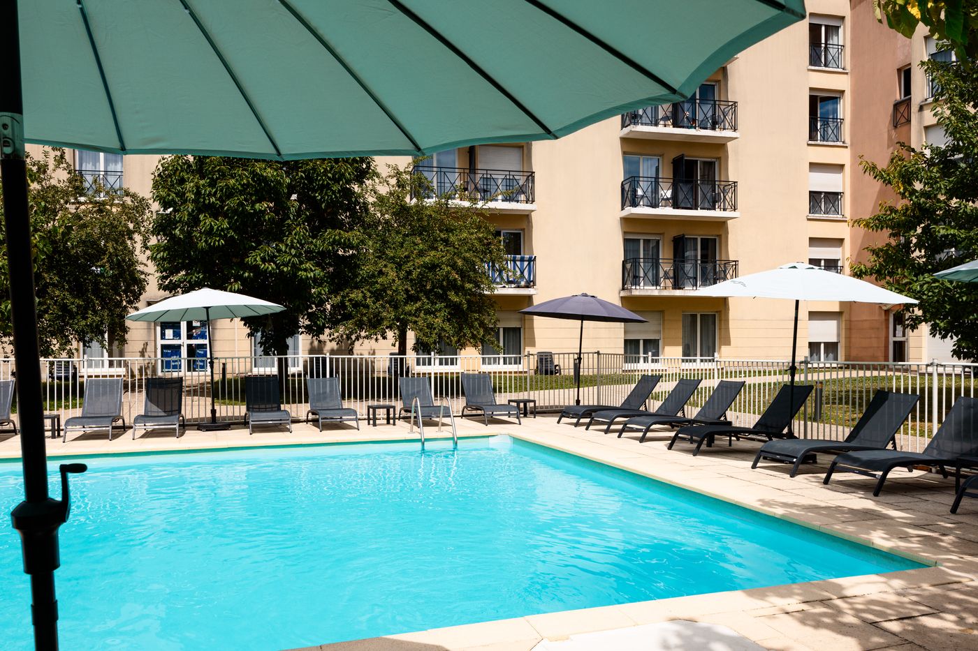 Residence-du-Parc-Val-d-Europe-Pool-12