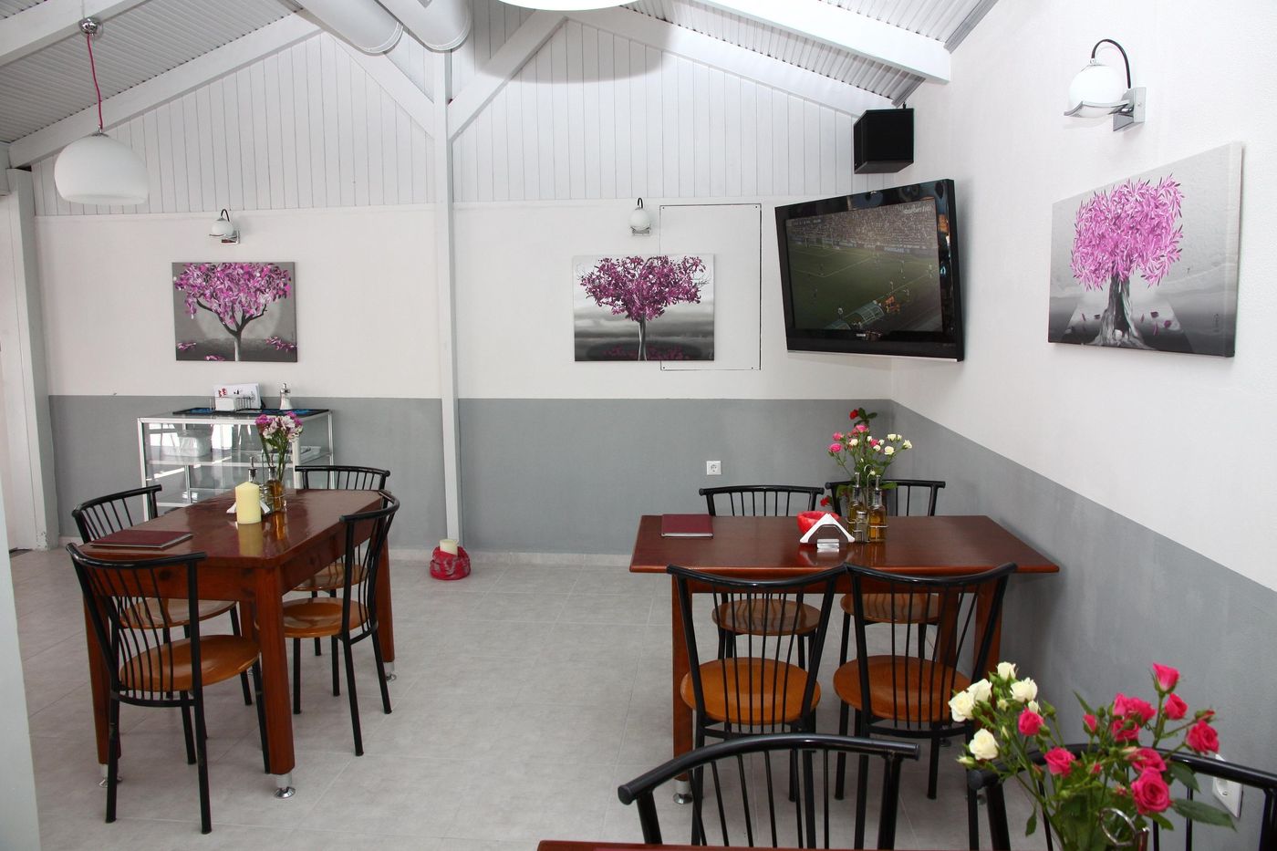 Happy-Days-Studios-Restaurant-52