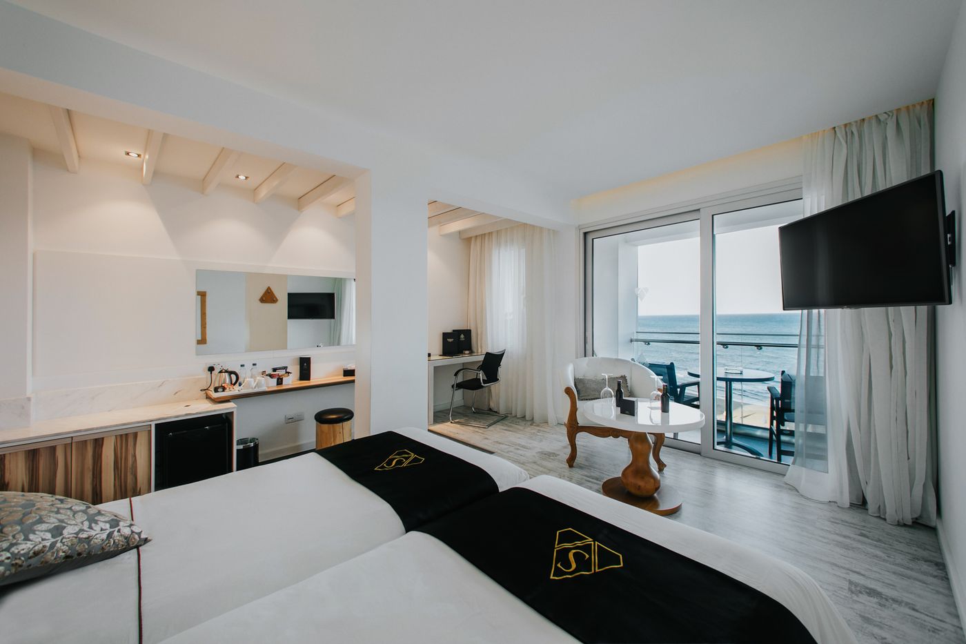 The-Ciao-Stelio-Deluxe-Hotel-Room-9