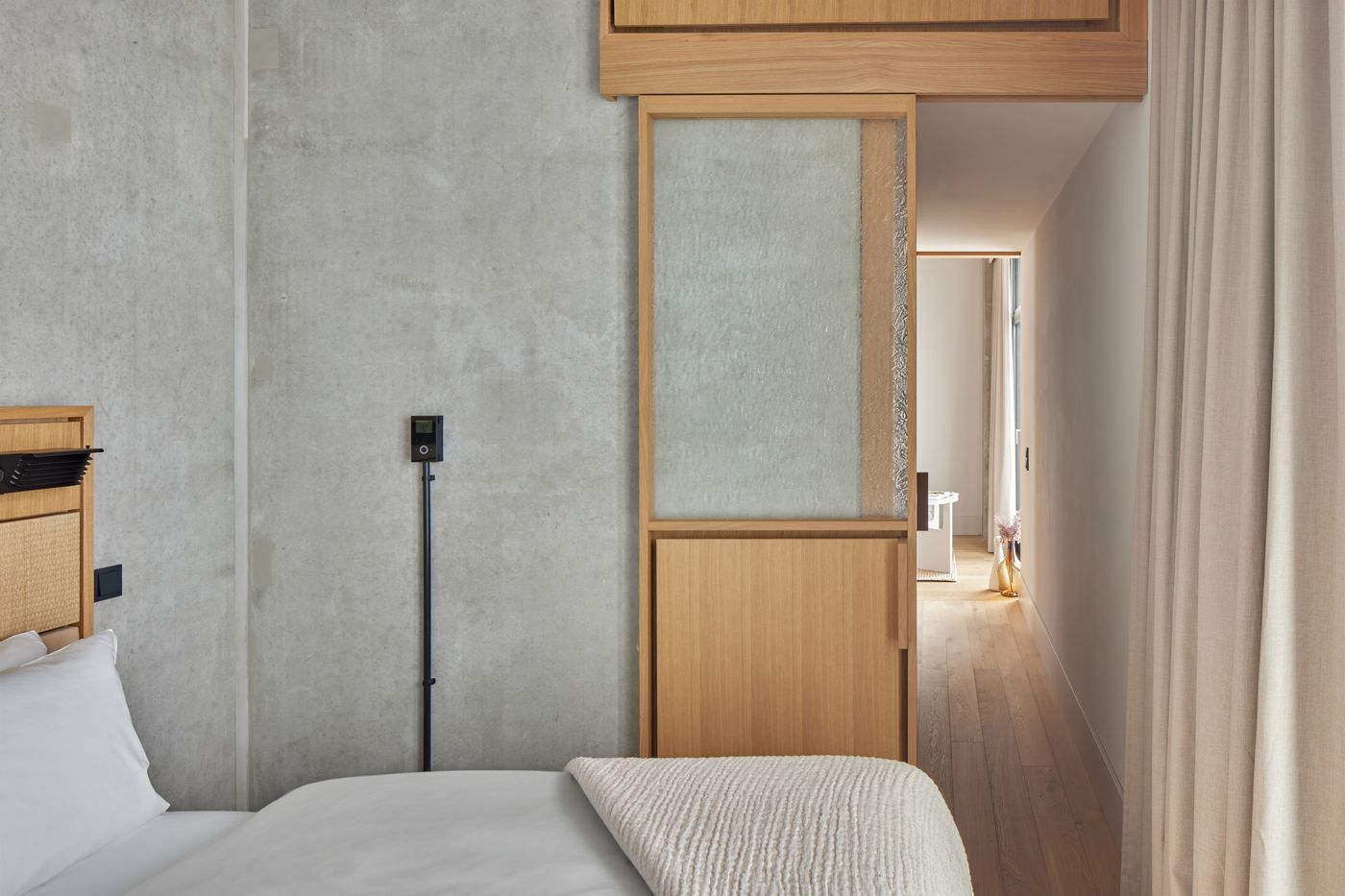 Locke-at-East-Side-Gallery--Friedrichshain-Room-30