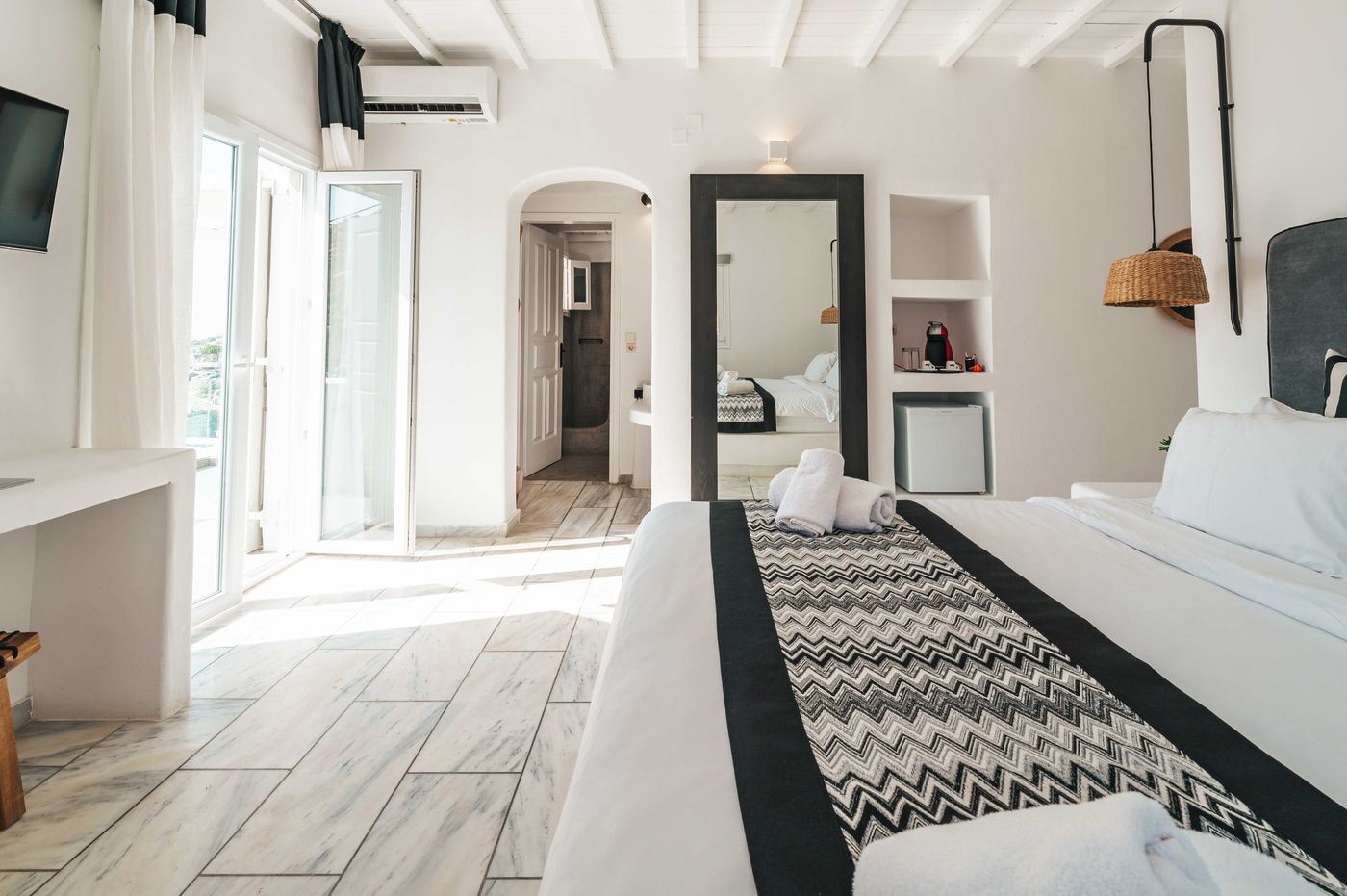 Mr---Mrs-White-Mykonos-Room-20
