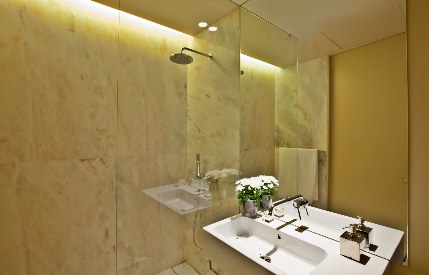 Lisbon-Five-Stars-Apartments-8-Building-Room-30