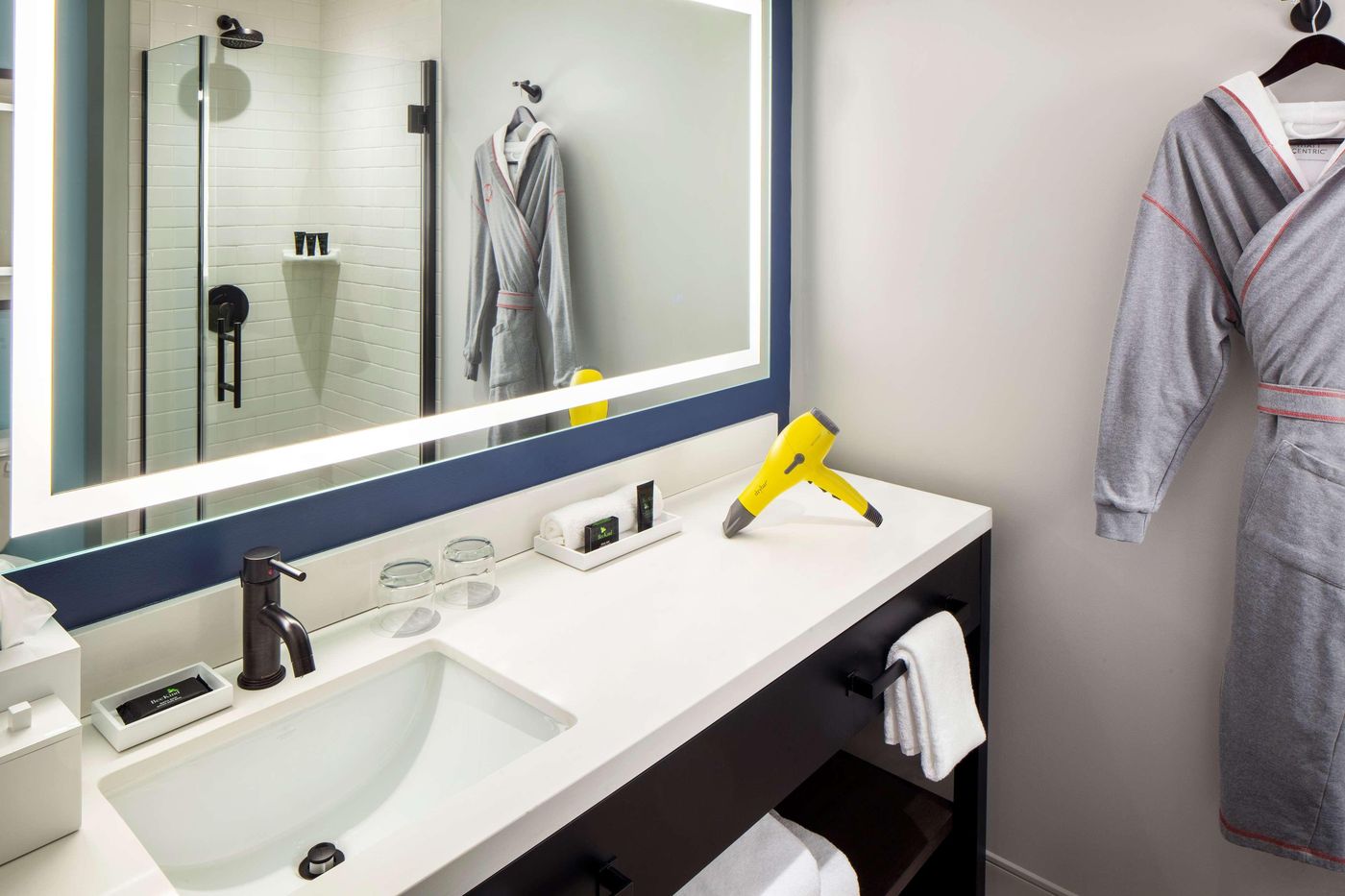 Hyatt-Centric-Faneuil-Hall-Boston-Room-14