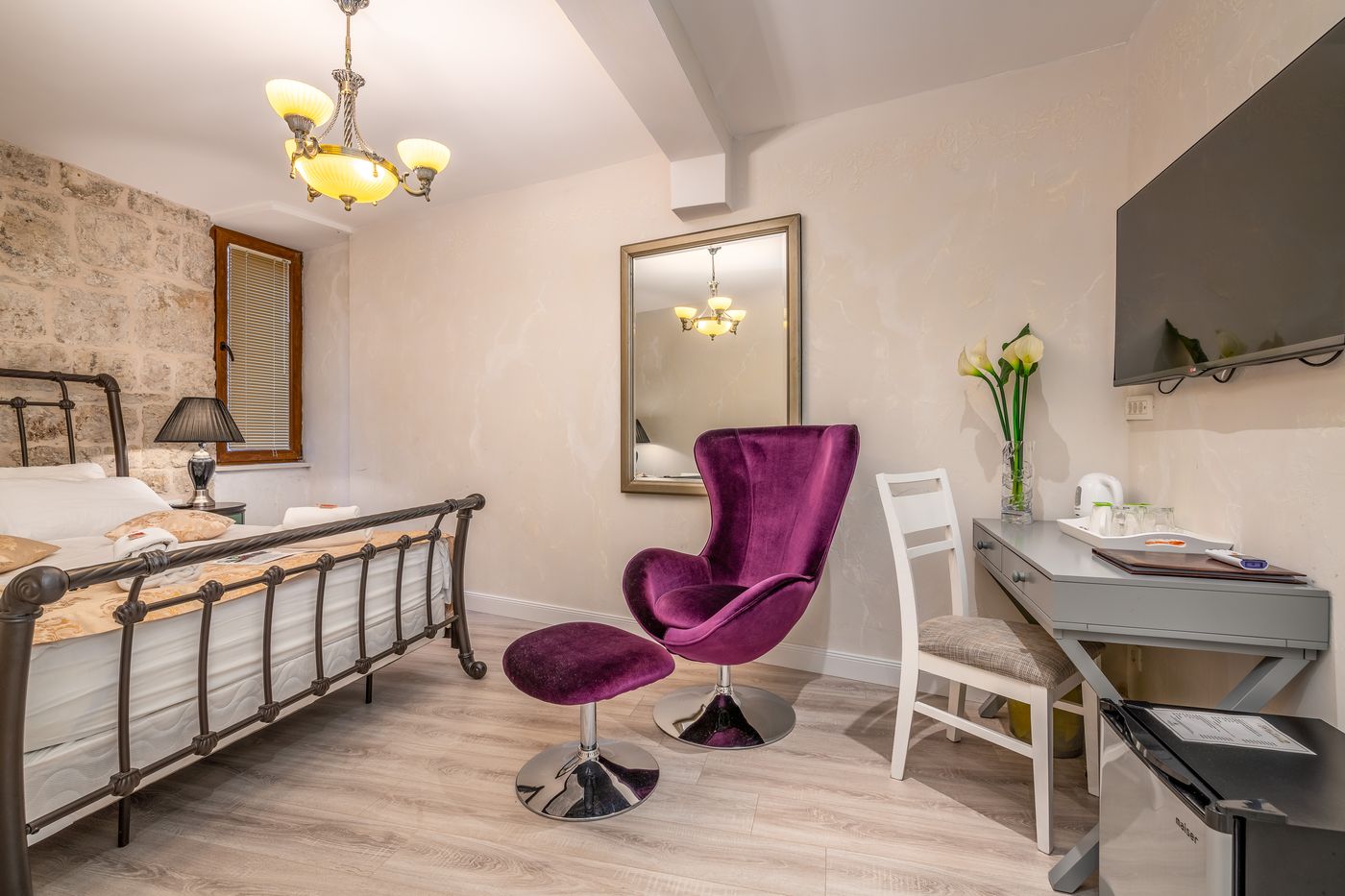 Heritage-Palace-Varos---Quaint---Elegant-Hotels-Room-26