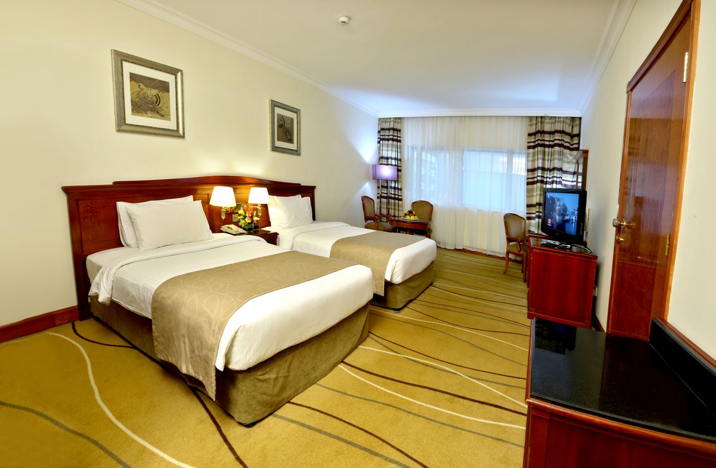 Excelsior-Hotel-Downtown-Room-11