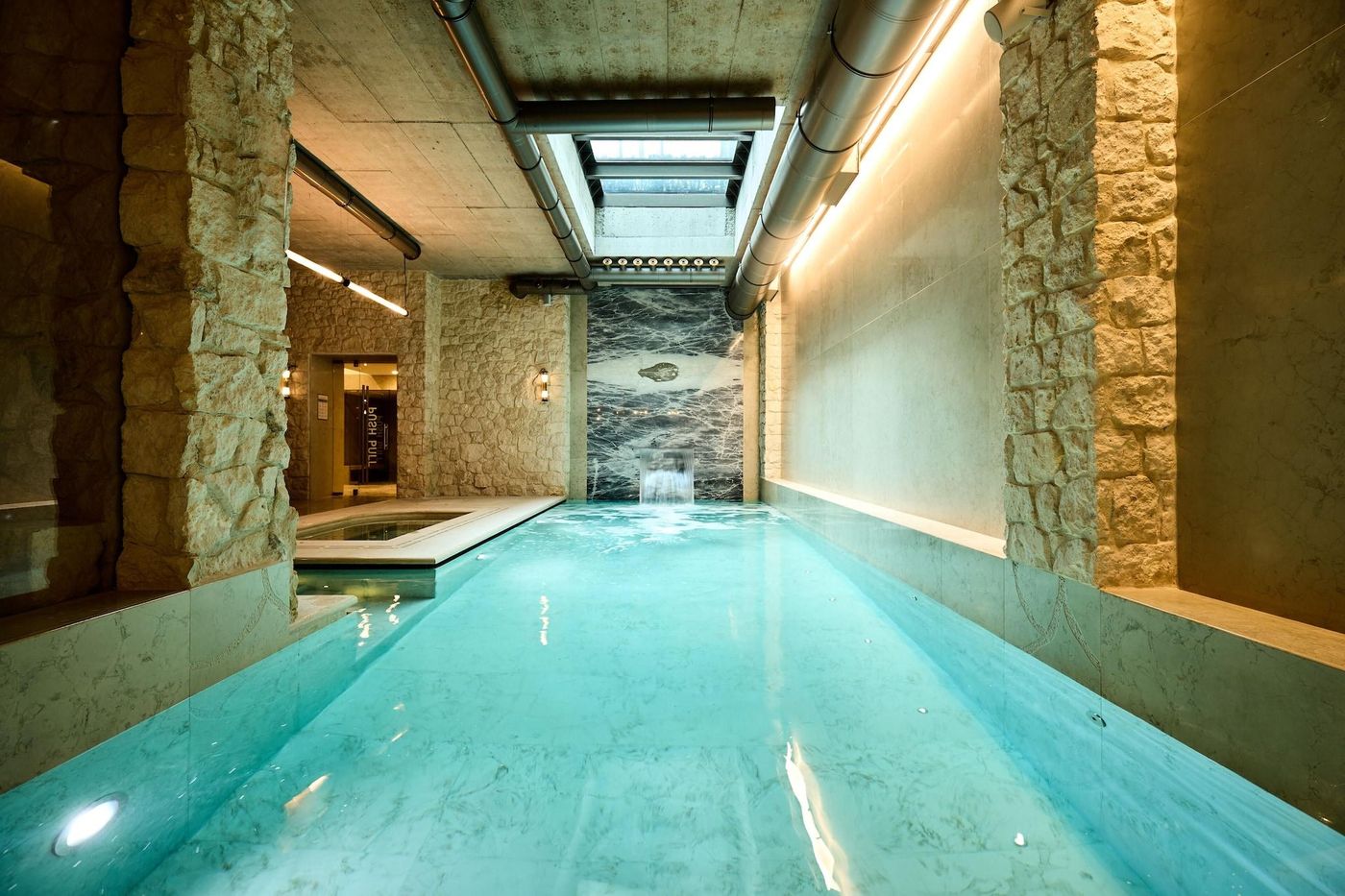 H15-Luxury-Palace-Pool-48