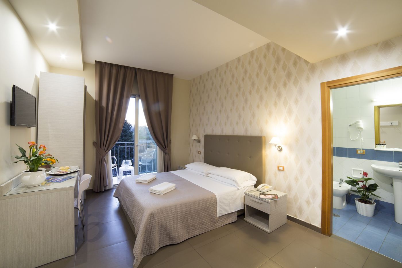 Club-Sorrento-Room-21