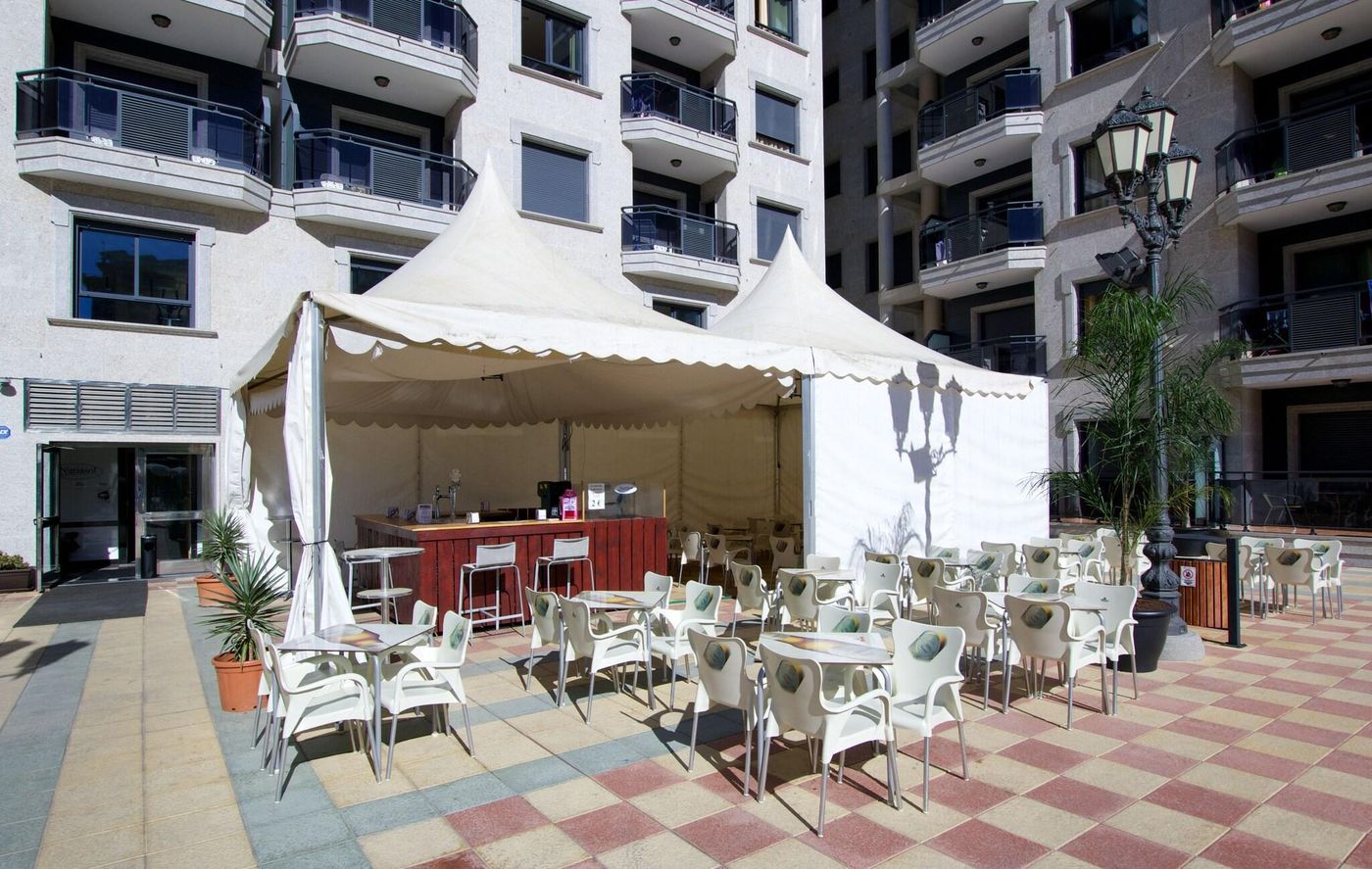 Apartamentos-Nuria-Sol-Bar-12