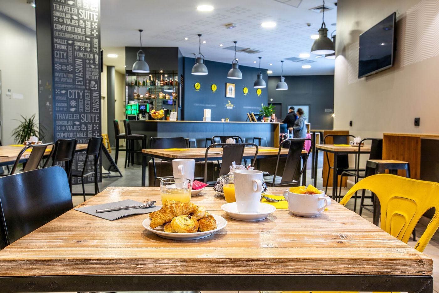 Best Western Plus Suitcase Paris la Defense