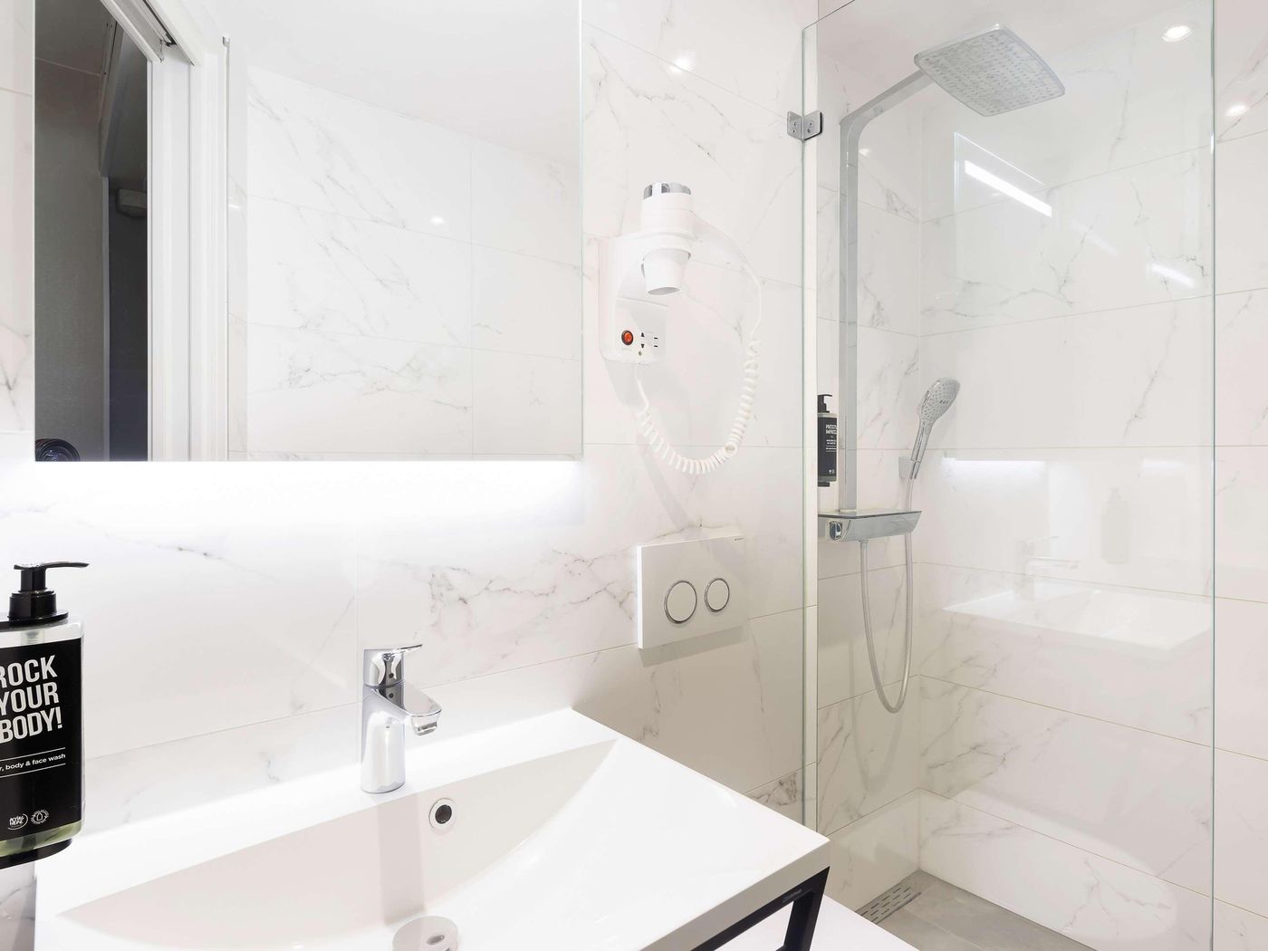 ibis-Styles-Amsterdam-Central-Station-Room-44