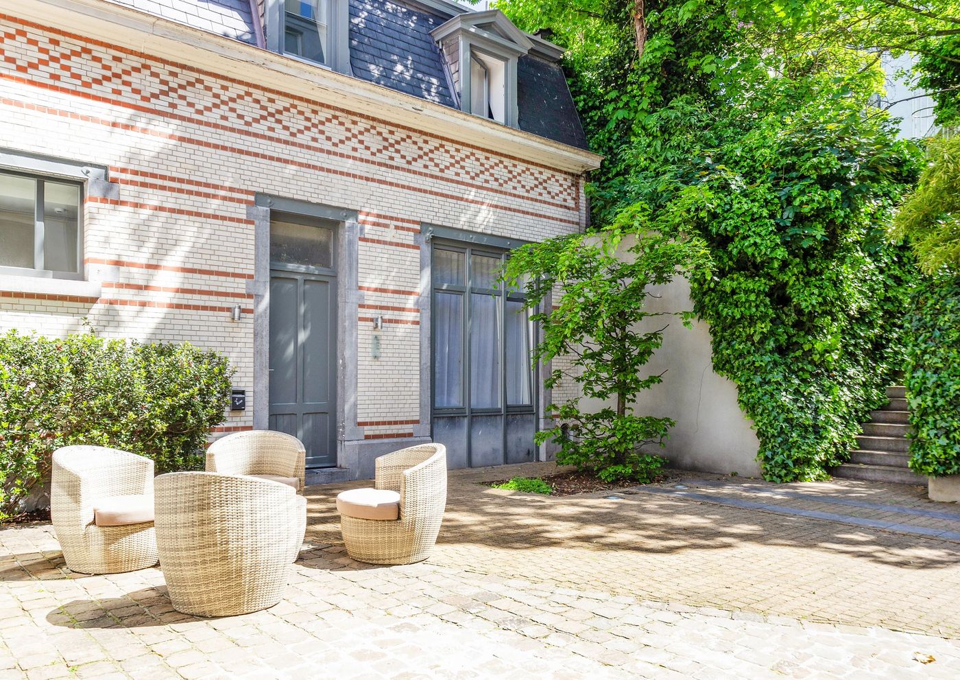 Hotel-Du-Congres-General-view-2