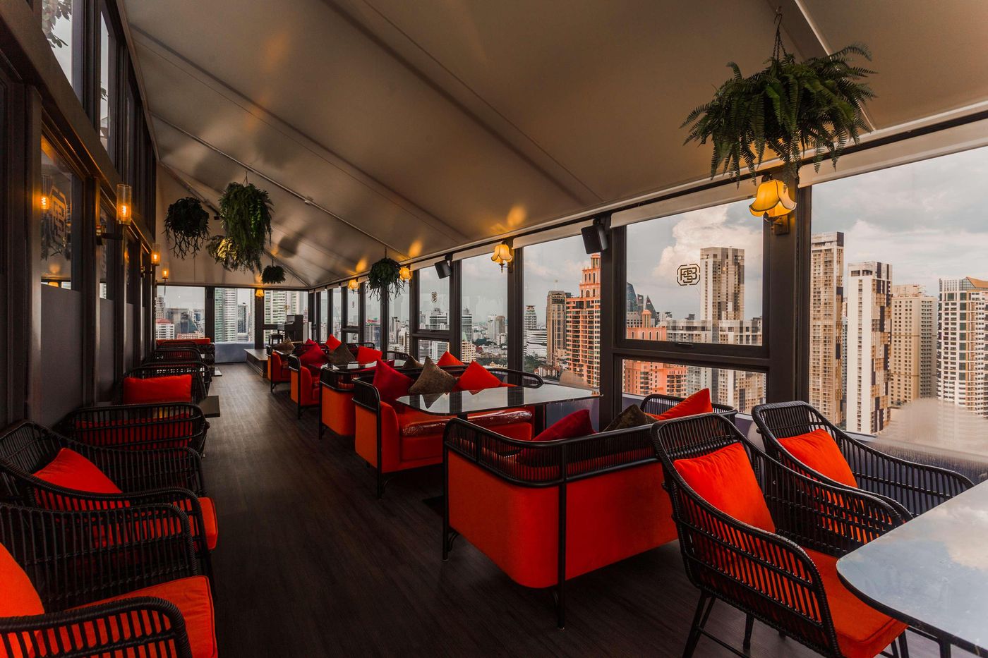 Wyndham-Bangkok-Queen-Convention-Centre-Bar-24