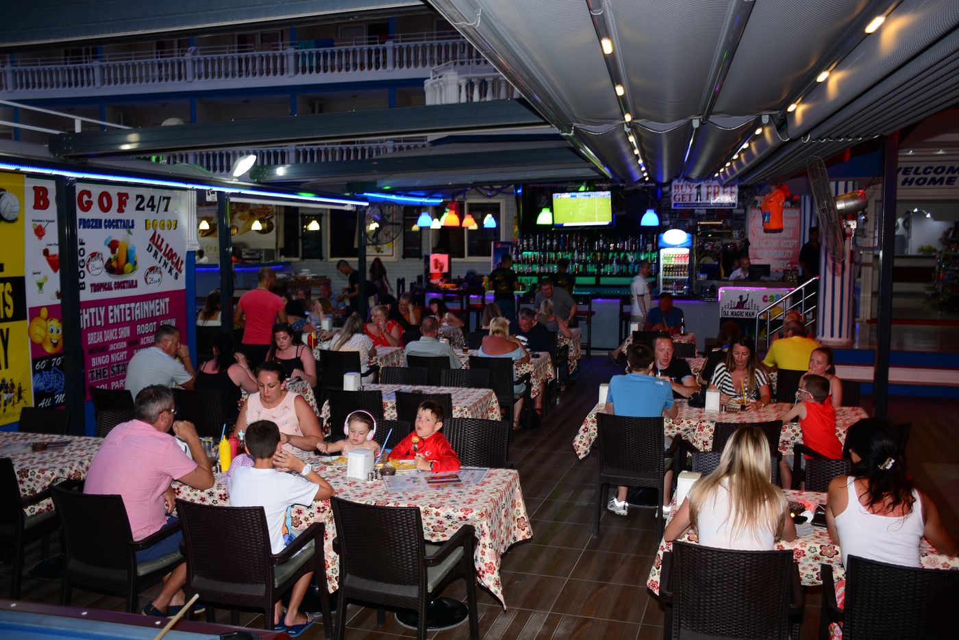 Mustis-Royal-Plaza-Restaurant-32