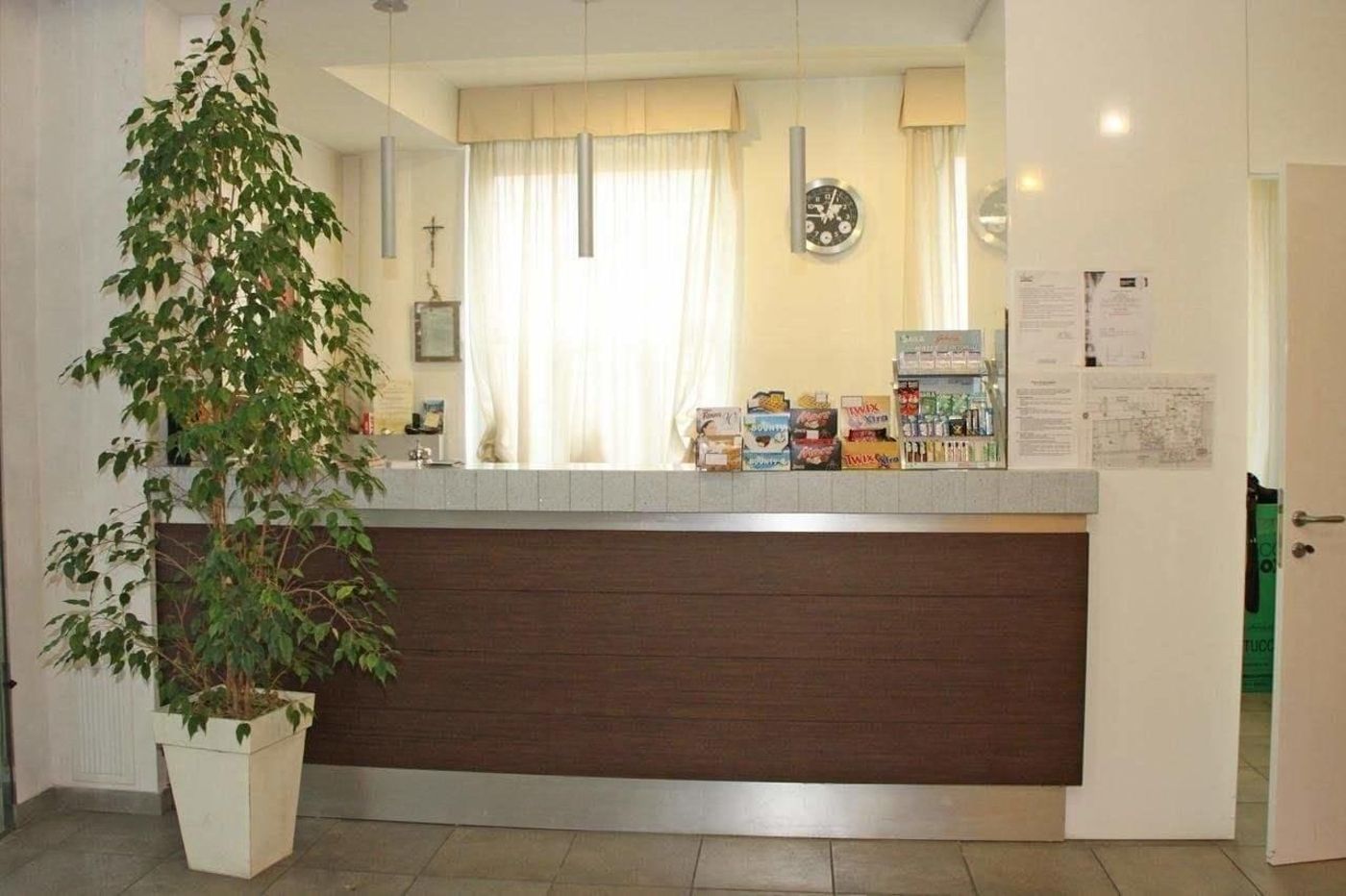 Hotel-Bed---Business-Lobby-2