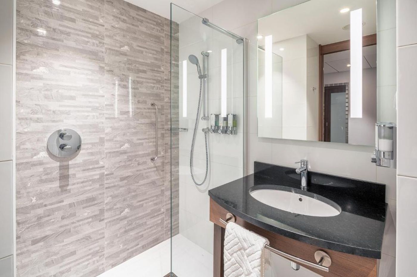 Hampton-by-Hilton-Warsaw-Mokotow-Room-30