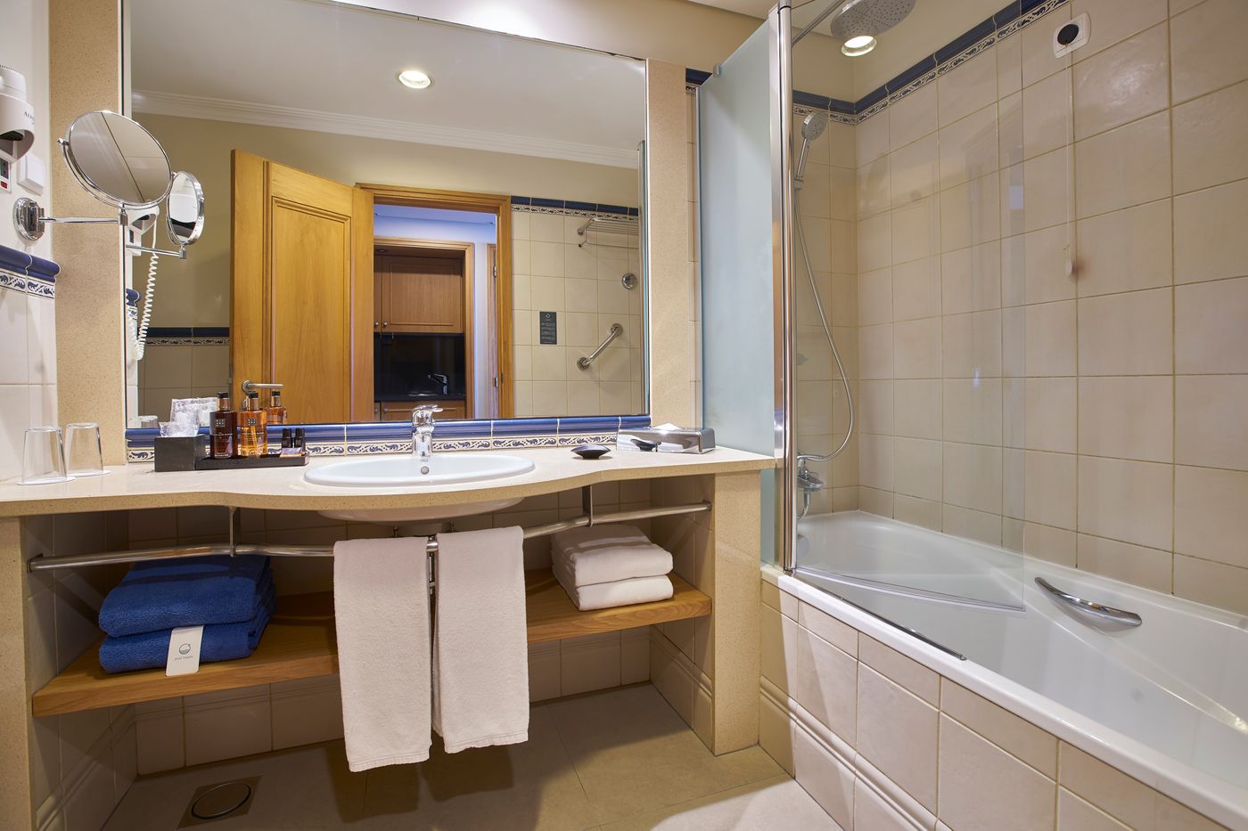 PortoBay-Santa-Maria---Adults-Only-Room-22