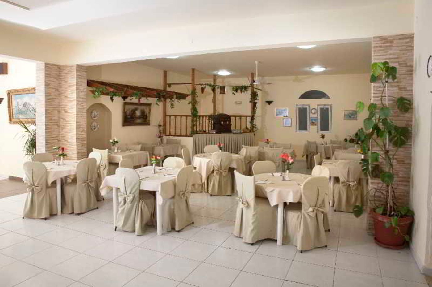 Golden-Odyssey-Restaurant-17