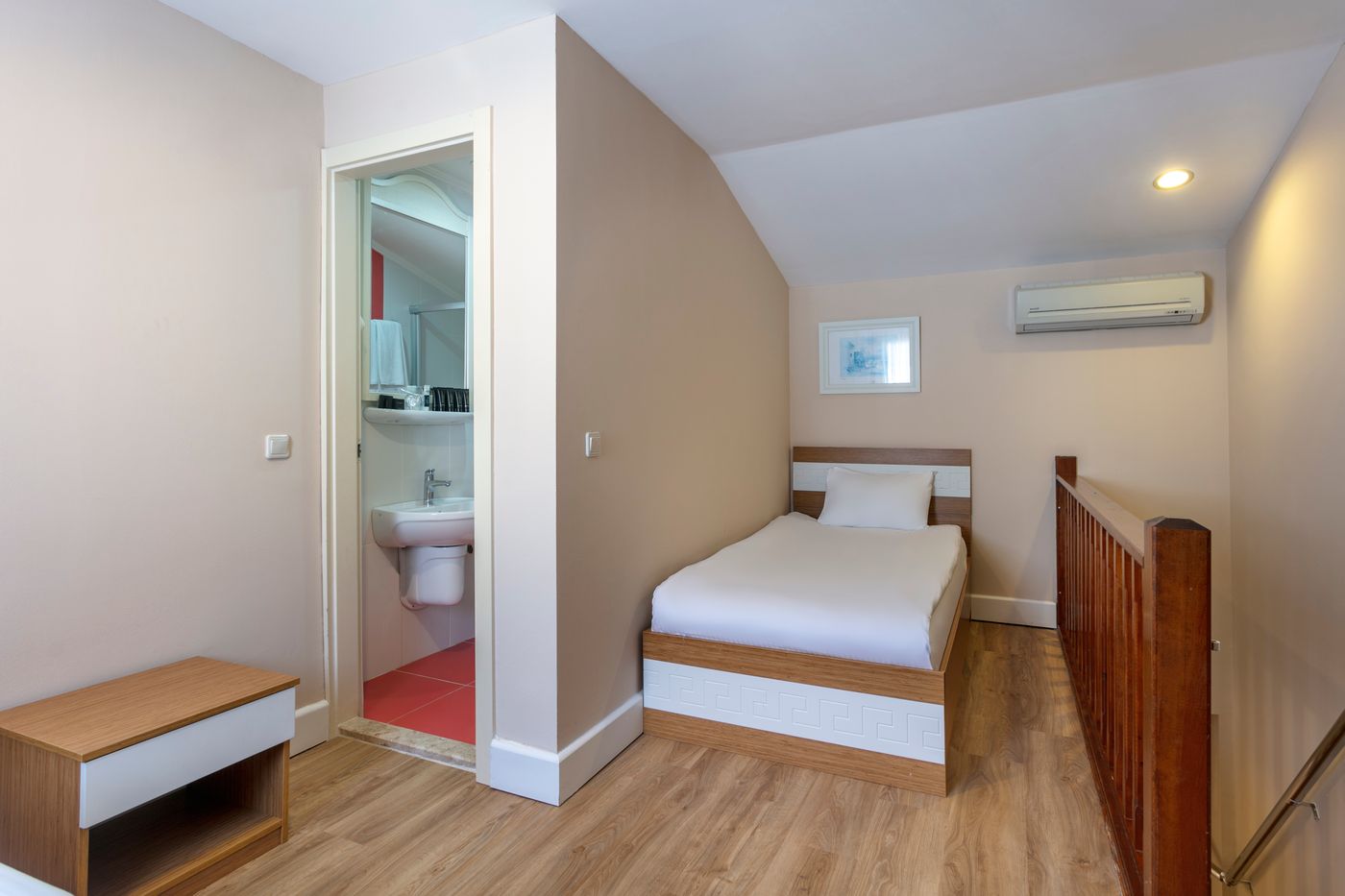 Alva-Donna-World-Palace-Hotel-Room-41