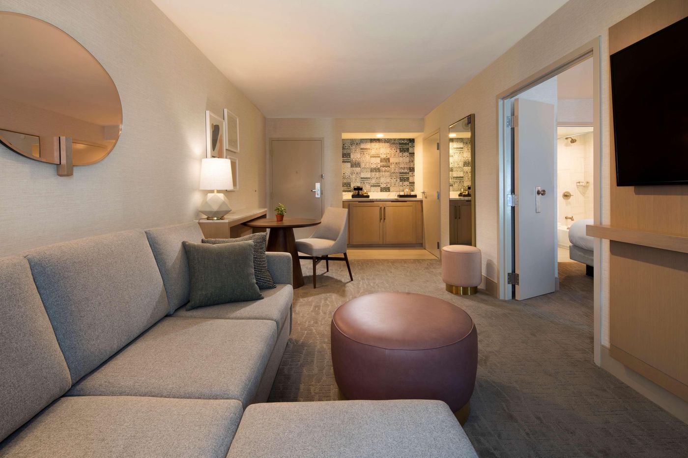 Hilton-Santa-Monica-Hotel---Suites-Room-10