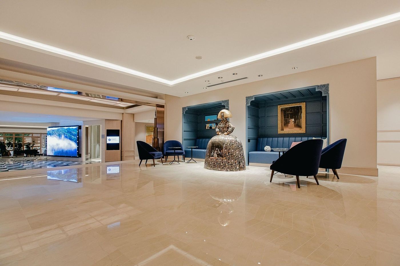 Hyatt-Regency-Hesperia-Madrid-Lobby-15