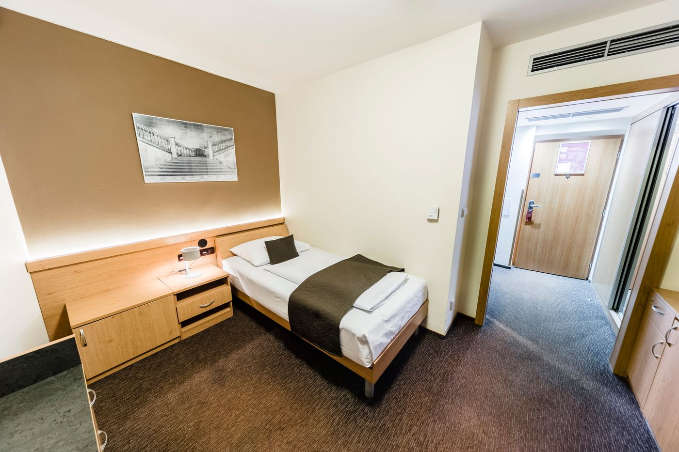 Archibald-City-Room-17